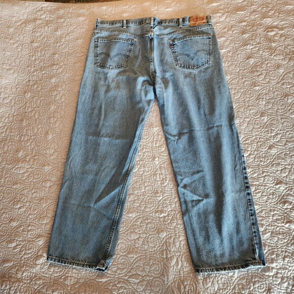 Mens Levi's 550 Relaxed Fit Jeans Light Wash Denim Blue Size 46x32 - Picture 3 of 13